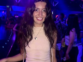 Shagging cutie trong tất cả các lỗ trong nhà vệ sinh hộp đêm