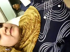 Politisi Muslim Istri Kacau Keras