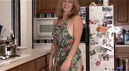 Solo MILF toying